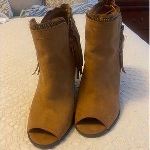 Women’s size 7.5 DV by Dolce Vita shoes